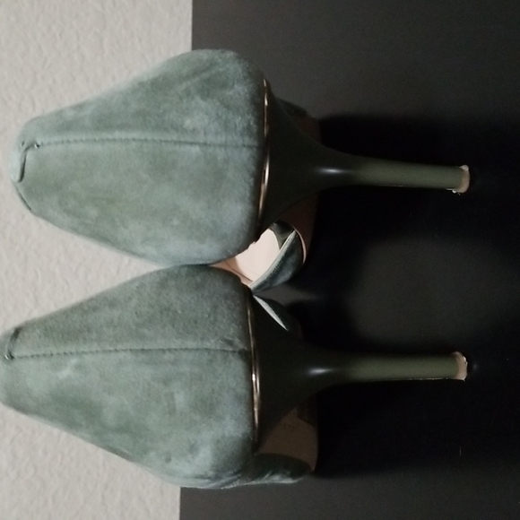 WHBM Beautiful Lime Green suede heels. - Picture 3 of 5